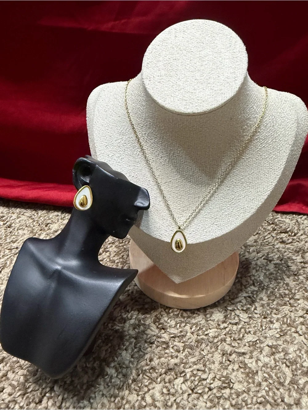 Gold and White Teardrop Pendant Necklace & Stud Earrings Set